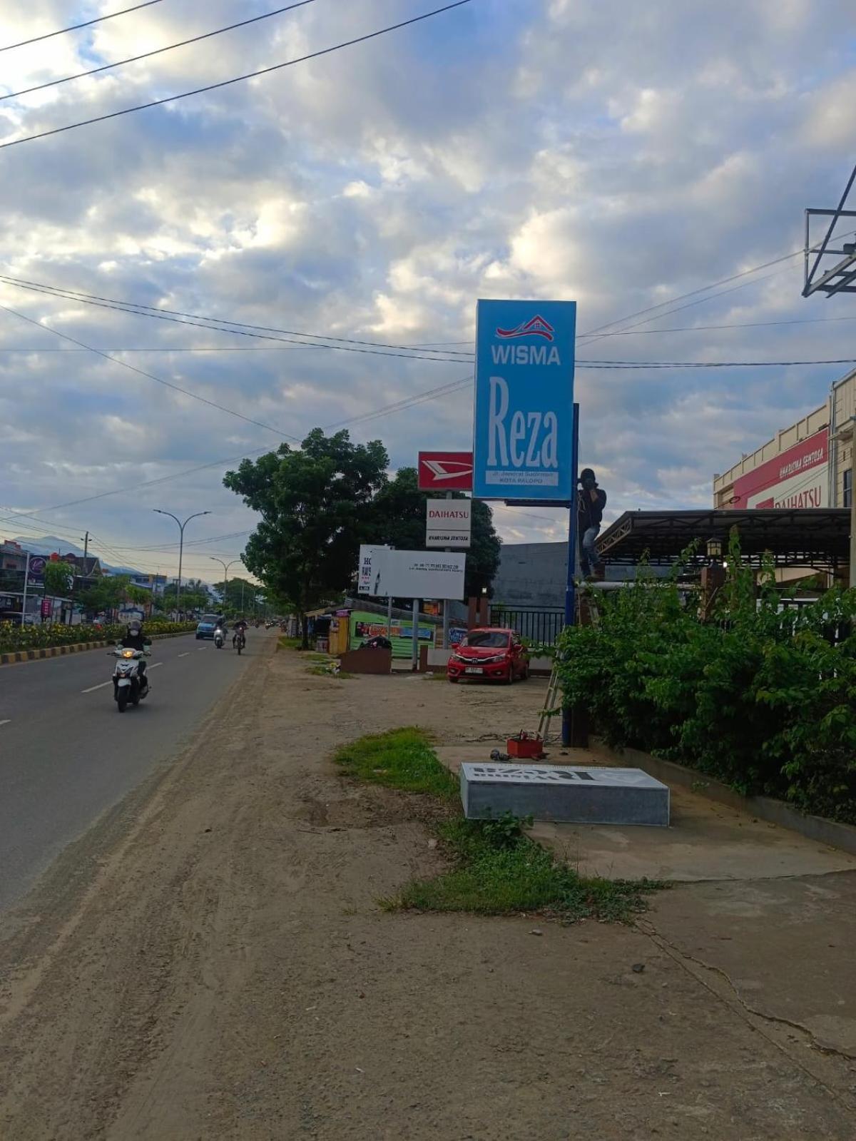 Wisma Reza Palopo Motel Екстериор снимка